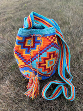 Load image into Gallery viewer, Colombian Wayuu mochila bags  (small)
