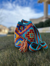 Load image into Gallery viewer, Colombian Wayuu mochila bags  (small)
