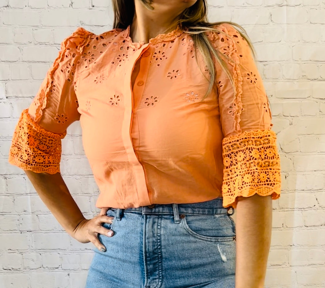 EMBROIDERY EYELET  TOP  