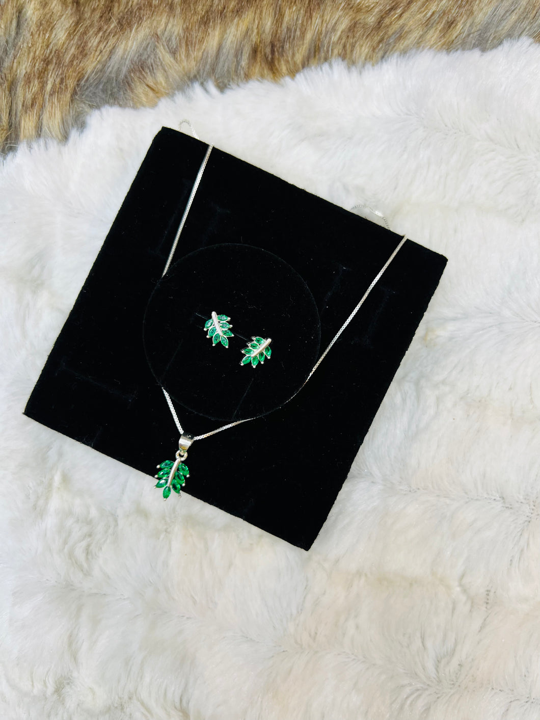 Green Leaf Necklace Set