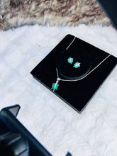 Load image into Gallery viewer, Green Leaf Necklace Set
